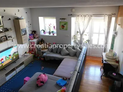 Kuća 200 m², Otok Brač - renovirana kamena kuća - 5