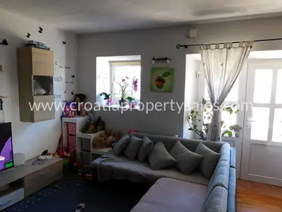 Kuća 200 m², Otok Brač - renovirana kamena kuća - 7