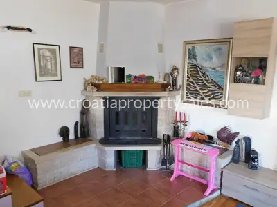 Kuća 200 m², Otok Brač - renovirana kamena kuća - 3