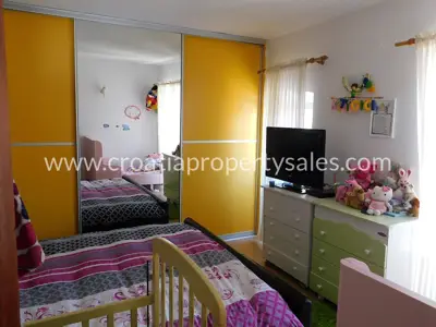 Kuća 200 m², Otok Brač - renovirana kamena kuća - 6