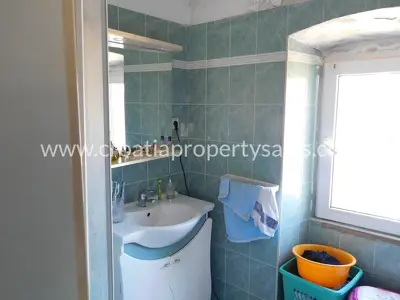 Kuća 200 m², Otok Brač - renovirana kamena kuća - 8