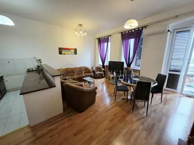 Stan u Rijeci, Centar - 3 sobe, 2 balkona