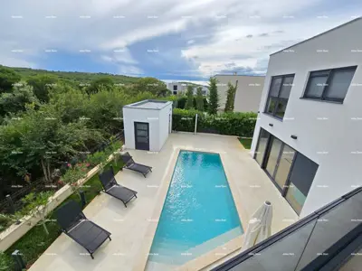 Kuća u Banjolama, bazen 27 m² i uređena okućnica - 11