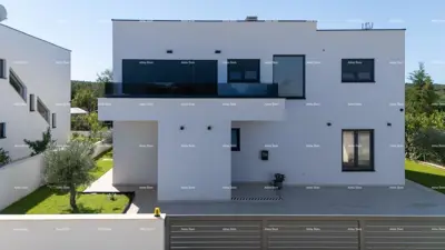 Kuća u Banjolama, bazen 27 m² i uređena okućnica - 5