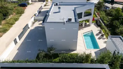 Kuća u Banjolama, bazen 27 m² i uređena okućnica - 3