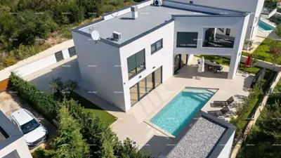 Kuća u Banjolama, bazen 27 m² i uređena okućnica - 9
