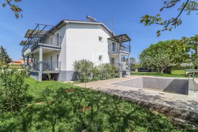 Moderne Wohnung im Erdgeschoss mit Garten in der Nähe von Pula! - 12