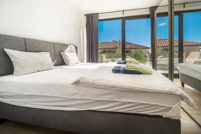 Kuća 170 m², Krk - moderna kuća s bazenom - 16