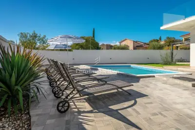 Kuća 170 m², Krk - moderna kuća s bazenom - 3