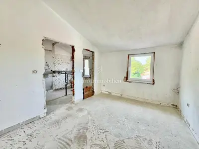 Kuća s tri stambene jedinice – okolica Labina - 17