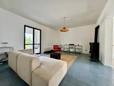 Kuća s tri stambene jedinice – okolica Labina - 2