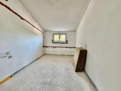 Kuća s tri stambene jedinice – okolica Labina - 18