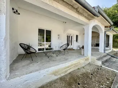 Kuća s tri stambene jedinice – okolica Labina - 20