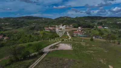 Building plot 5,600 m², Buje - view of Grožnjan and Motovun
