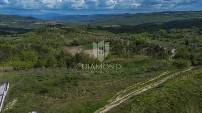 Building plot 5,600 m², Buje - view of Grožnjan and Motovun - 5