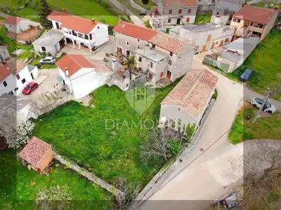 Kamena kuća, Žminj - velika okućnica i pomoćni objekt - 2