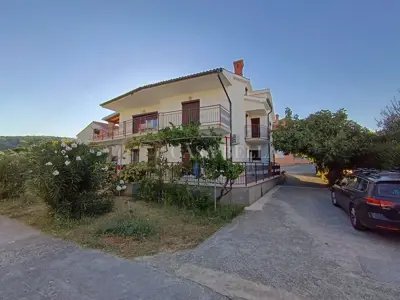 Haus in Lopar auf Rab, 3 Apartments und Terrasse - 2