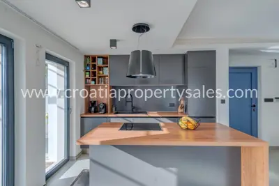 House, Brač, 150 m², 885 000 € - 9