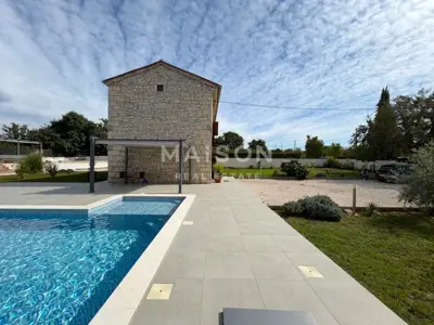 House 226 m², Svetvinčenat - pool and spacious yard