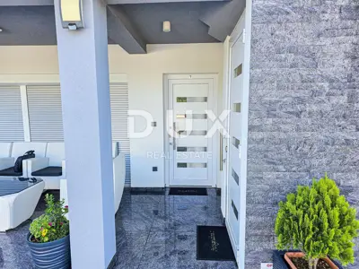 Dvojna vila 270 m², Krk - bazen, sauna i jacuzzi - 15