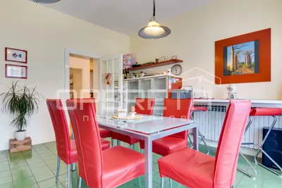 Kuća 298 m², Lug Samoborski - mirna okućnica i privatnost - 11