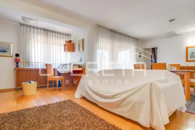 Kuća 298 m², Lug Samoborski - mirna okućnica i privatnost - 7