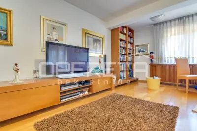 Kuća 298 m², Lug Samoborski - mirna okućnica i privatnost - 6