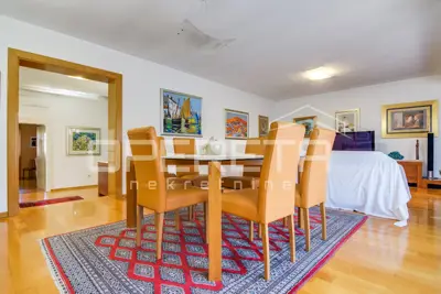 Kuća 298 m², Lug Samoborski - mirna okućnica i privatnost - 9
