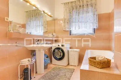 Kuća 298 m², Lug Samoborski - mirna okućnica i privatnost - 17