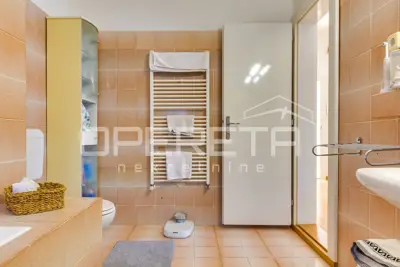 Kuća 298 m², Lug Samoborski - mirna okućnica i privatnost - 16