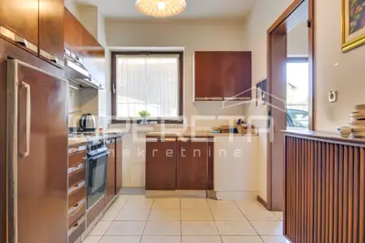 Kuća 298 m², Lug Samoborski - mirna okućnica i privatnost - 18