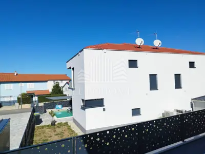 Doppelhaushälfte 156 m², Malinska, Pool und Meerblick - 11