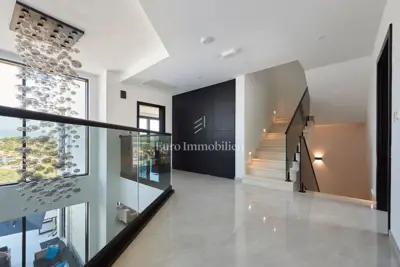 Vila 370 m², Čiovo - grijani bazen i vrt - 9