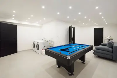 Vila 370 m², Čiovo - grijani bazen i vrt - 20