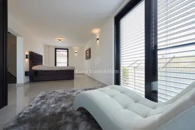 Vila 370 m², Čiovo - grijani bazen i vrt - 14