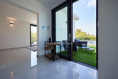 Vila 370 m², Čiovo - grijani bazen i vrt - 11