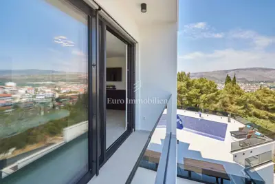 Vila 370 m², Čiovo - grijani bazen i vrt - 21