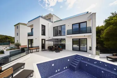 Vila 370 m², Čiovo - grijani bazen i vrt - 22