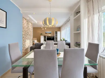 Wohnung 118,6 m², Stari Pazin - 3 Zimmer, Terrasse und Loggia