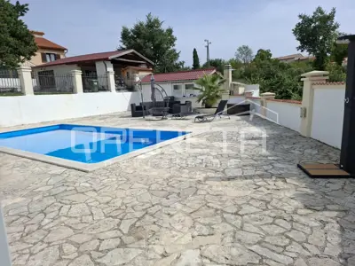 House 130 m², Divšići - peaceful surroundings and pool - 2