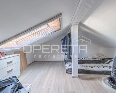 House 130 m², Divšići - peaceful surroundings and pool - 12