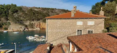 Kuća 473 m², Vrbnik na otoku Krku, prvi red do mora