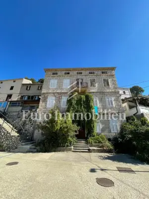 House 473 m², Vrbnik on the island of Krk, first row to the sea - 2
