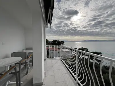 Apartmanska kuća 250 m², Bratuš - 30 m od mora - 20
