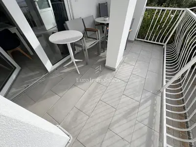 Apartmanska kuća 250 m², Bratuš - 30 m od mora - 15