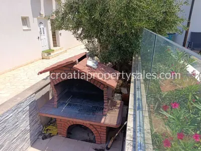 Kuća na otoku Hvaru, bazen i mediteranski vrt - 5