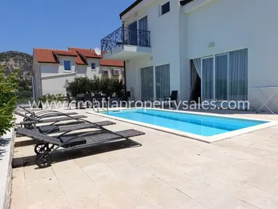Kuća na otoku Hvaru, bazen i mediteranski vrt - 3