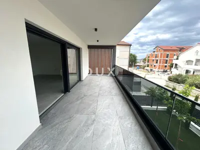 Wohnung 98 m², Vodice - 120 m vom Strand und Terrasse mit Meerblick