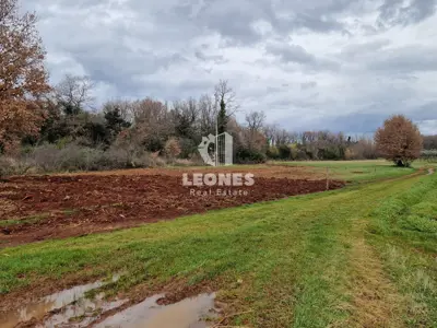 Građevinsko zemljište 1 483 m², Brtonigla - rub građevinske zone