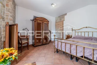 House 212 m², Buje - stone house in the center - 11